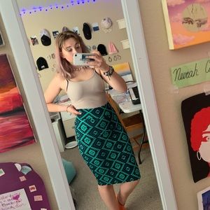 Blue-patterned form fitting skirt